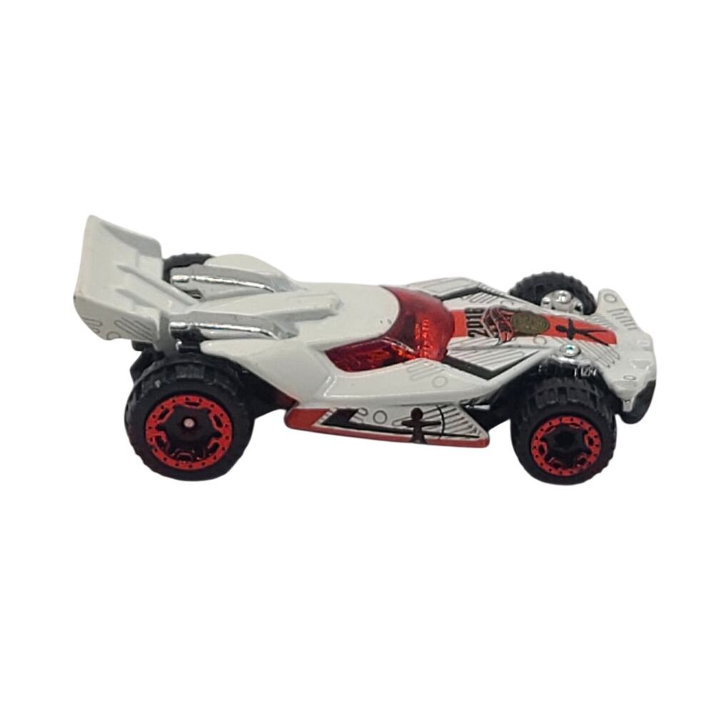 Hot Wheels 2016 HW Games Blade Raider White First Edition ERROR Rear Wheel DHN94
